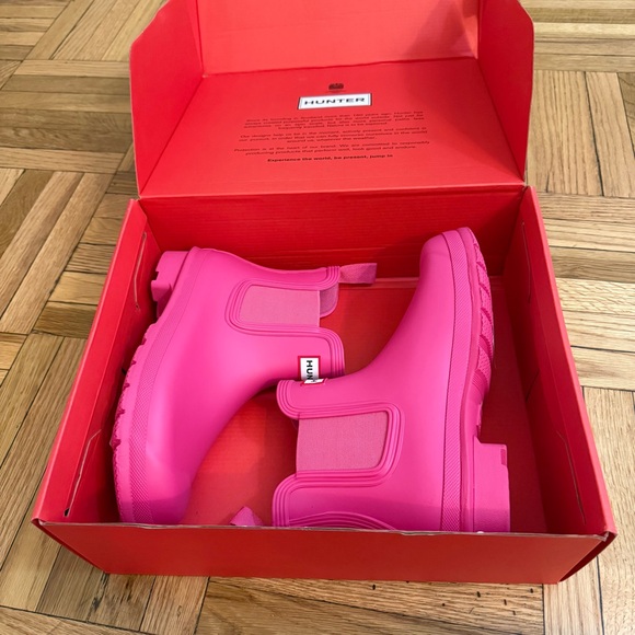 HUNTER Chelsea Rainboot size 7 - NEW in box!! - Picture 1 of 8